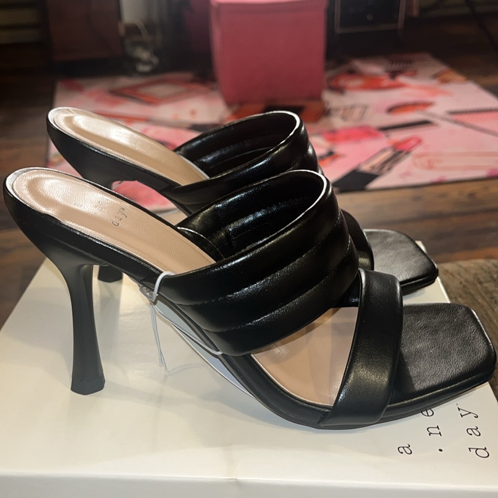 Women’s heels - Picture 2 of 2